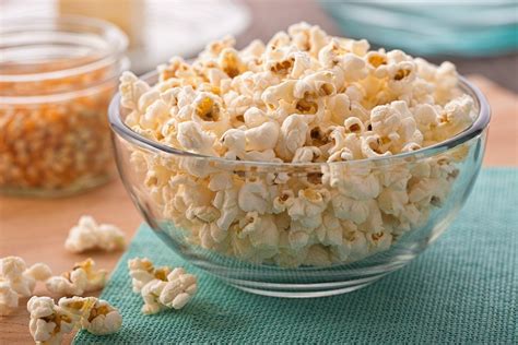 Harini baru je selesai bakar biskut cornflakes madu. Buat Popcorn Renyah Ala Bioskop Dengan Cara Ini! | ResepKoki