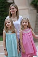 La Reina Letizia con sus hijas en su posado en Marivent - Las ...