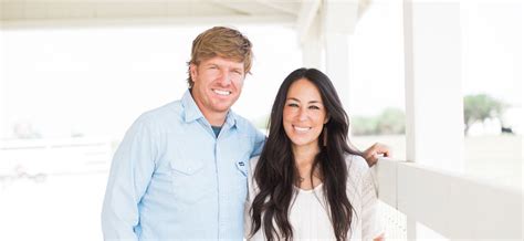 Chip And Joanna Gaines Of Hgtvs Fixer Upper Accused Of