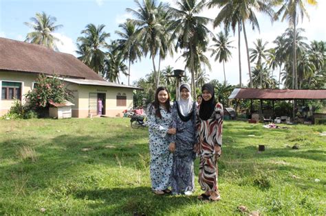 Suasana kampung bali pada saat peringatan hari raya galungan memang sangat kental akan budaya asalnya. Hari Raya Aidil Adha di Bachok - Azie Kitchen