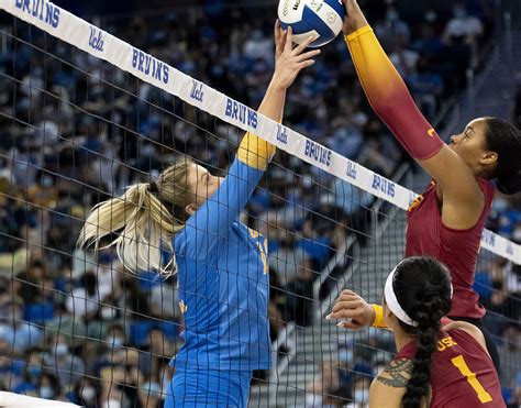 Ucla Womens Volleyball Triumphs Over Usc In Front Of Long Awaited Fans