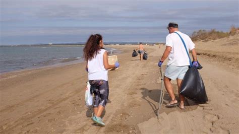 Una Campaña Ciudadana Promueve La Retirada De Basura De 47 Playas