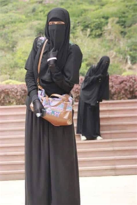 Pin By مُّلَّآآآذ رًّوّوّحّْيٌّ On Niqab Niqab Niqab Fashion Islam Women