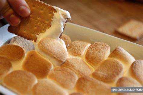 Die torte ist richtig schön stabil und lässt sich dadurch sehr gut und präzise schneiden und auch auf dem teller stehen die einzelnen. Marshmallow-Schoko-Auflauf - Geschmacksfabrik