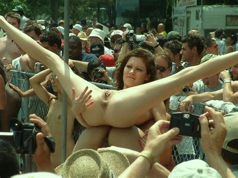 Spreading Legs In Public A Hot Sex Photos