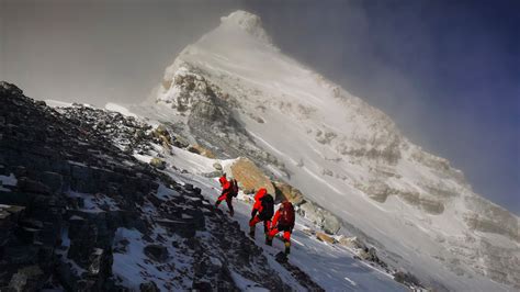 Mount Everest Grew Two Feet In Height Say China And Nepal The New
