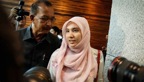 Anwar Ibrahim`s Daughter Comments On Najib Razak`s Apology Asean En