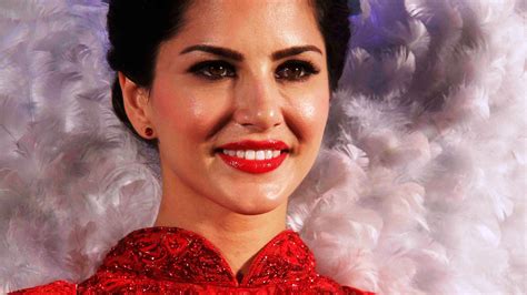 Beautiful Sunny Leone In Red Lips And Dress With Cute 1080p Hd