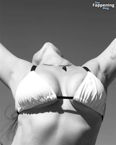 Kelli Garner Topless Sexy Photos Thefappening
