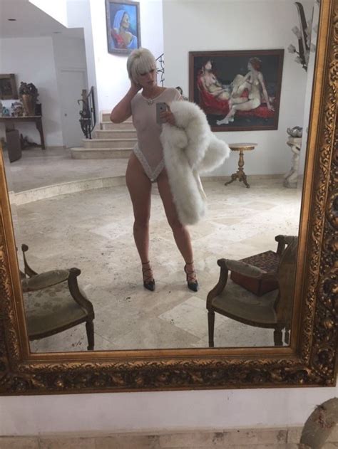 Yesjulz Sexy Topless Photos Thefappening