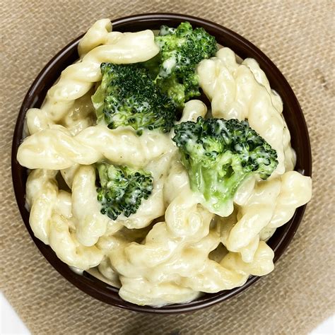 Easy Pasta With Broccoli And Garlic Parmesan Sauce Curry Mommy