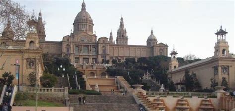 أخذت الهزة على مقياس درجة العزم 7.6. أين تقع برشلونة - المجنون