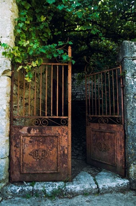 Pin By Mary Jacke On Garden Gates And Outdoor Transitions Rusty Garden