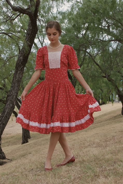 Any of various similar group dances of rural. Pin by Evelyn Smith on Крестьянка | Square dance dresses ...