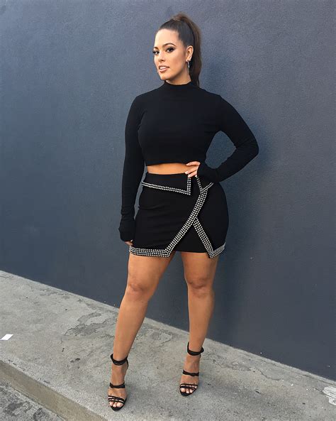 Curvy Bombshell Check Out How Ashley Graham Consistently Keep Heads