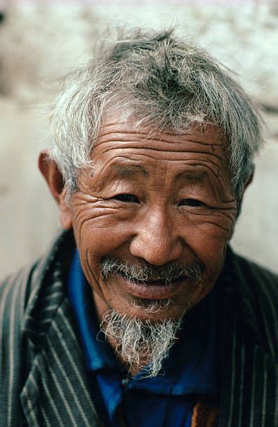 147 foto e immagini di tibet old men getty images fotografia di bellezza foto fotografia