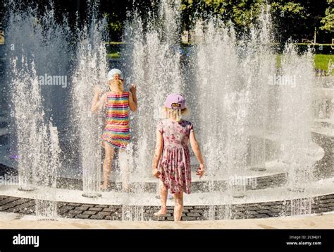 Public Fountain Children Playing Hi Res Stock Photography And Images