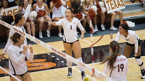 Micaya Whites Double Double Lifts Texas Volleyball To Sweep Of Texas