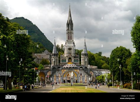 Lourdes France Hi Res Stock Photography And Images Alamy