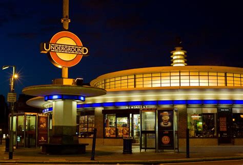 Southgate Station Art Deco Architecture London Underground Train