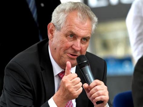 Už ztrácí svoji stabilitu, a tak se občas opře. Prezidentova návštěva končí. Miloš Zeman: díky za korektní ...