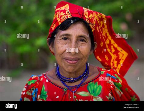 Panama San Blas Islands Mamitupu Portrait Of Kuna Tribe Woman Stock