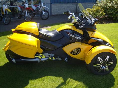 Its engine is either 600cc or 900 cc. 2009 Can-Am Spyder SE5 Sport Touring for sale on 2040-motos