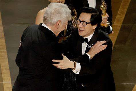 Ke Huy Quan And Harrison Ford Hug At Oscars 2023 Is Going Viral Photo