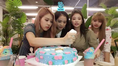 Blackpink tease 5th anniversary '4+1 project'. BLACKPINK 2nd Anniversary surprise vlive 19