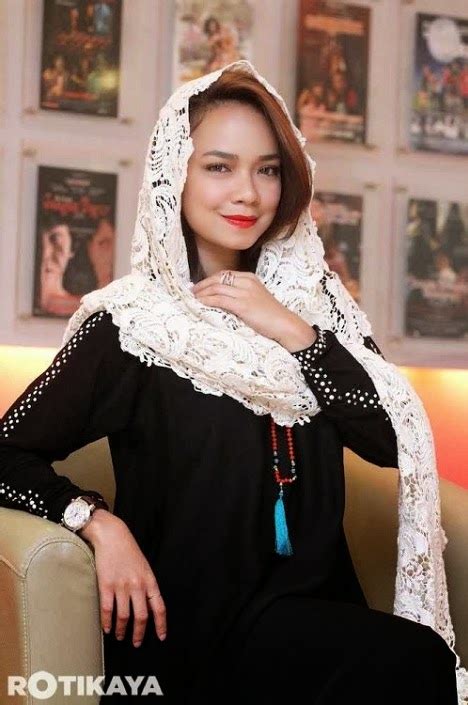 Walaupun sudah lama bercerai dengan jejai, nora danish masih lagi baik dengan bekas ibu mertuanya iaitu raja noora. Gambar terkini aksi manja Nora Danish yang buat lelaki ...