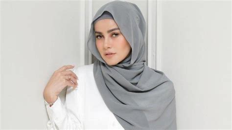 Foto Olla Ramlan Lepas Hijab Beredar Artis Banjarmasin Itu Tampil Seksi Id