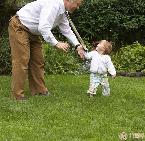 宝宝学走路怎么保持平衡 幼儿走路不良姿势有什么影响 八宝网
