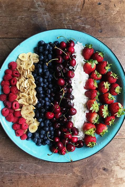 Check out more 4th of july desserts on pinterest now! Fourth of July Fruit Berry Platter Recipe - Reluctant ...