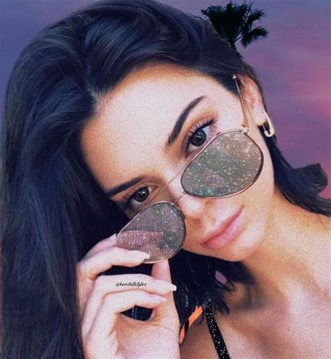 Kendall Jenner Mirrored Sunglasses Crushes Celebs Funny Face Model Quick Fashion