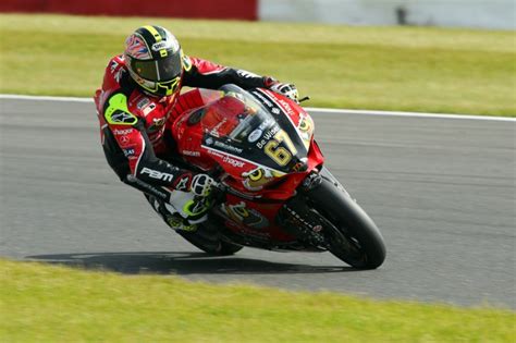 thruxton bsb byrne quickest with outright lap record in second session bikesport news