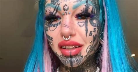 Amber Luke Dévoile Une Photo Delle Adolescente Sans Tatouages Ni Chirurgie