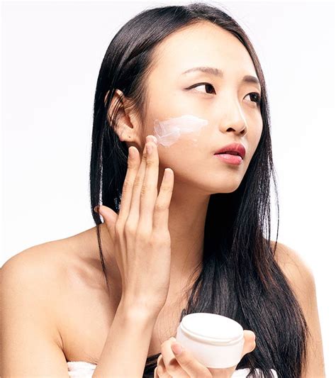 10 Best Korean Moisturizers For Oily Skin As Per An Esthetician