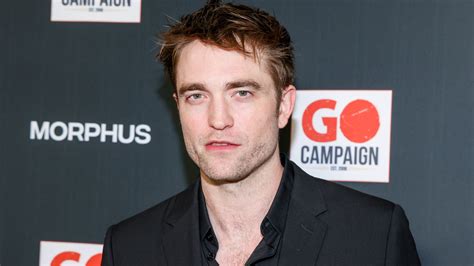 Robert Pattinson Biography Hello