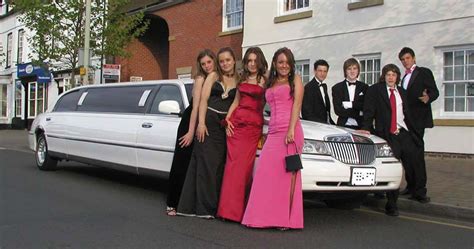 How Hiring A Limo Makes Prom Night Memorable