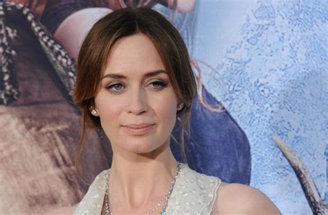 Emily Blunt Selfies Why She Doesnt Have Instagram