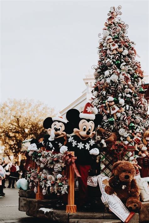 Aesthetics Disney Christmas Wallpapers Wallpaper Cave