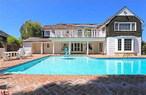 Beverly Hills Estate Of Ernest Borgnine Sells For 3 Million ®