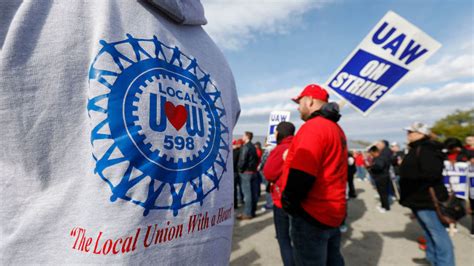 Gm And Uaw Reach Tentative Agreement To End National Strike Mpr News