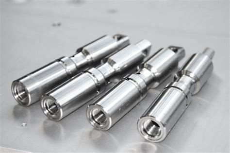 Il nichel solfato si ritrova in vari oggetti metallici, di uso professionale o casalingo (forbici, utensili da cucina, etc.) ed anche di abbigliamento (fibbie, fermagli va evitato il contatto con i materiali metallici contenenti nichel (l'alluminio, l'acciaio inossidabile e l'oro giallo sono generalmente sicuri): La nichelatura chimica: il processo di deposizione di ...
