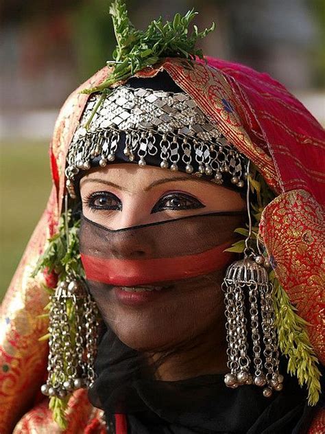 Yemeni Bride Costume Beauty Around The World Traditional Bride Bride Costume