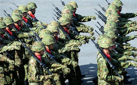 日本自卫队东部方面队举行阅兵式 女兵方队出场组图阅兵式女兵方队新浪新闻