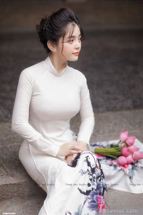 gái xinh mặc áo dài trắng tinh đẹp duyên dáng của nữ sinh năm 2019 thoitrangviet247