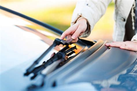 How To Change Wiper Blades On Your Vehicle In 8 Steps Geico Living