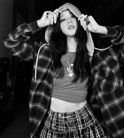 On Twitter Blackpink Fashion Blackpink Jisoo Girl