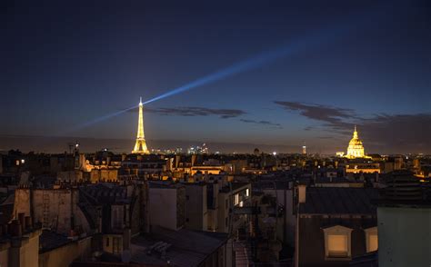 @vvorldtravel follow us on ig: Vue sur la Tour Eiffel depuis les toits, divers